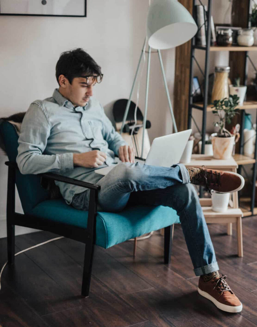 millennial-laptop-home